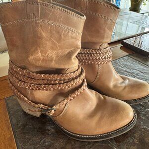 Dingo Leather Ankle Boots